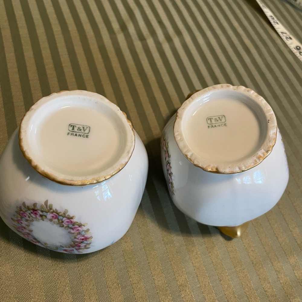 Vintage Gold-Trim Porcelain Creamer and Sugar Set with Floral Wreaths - Picture 7 of 8
